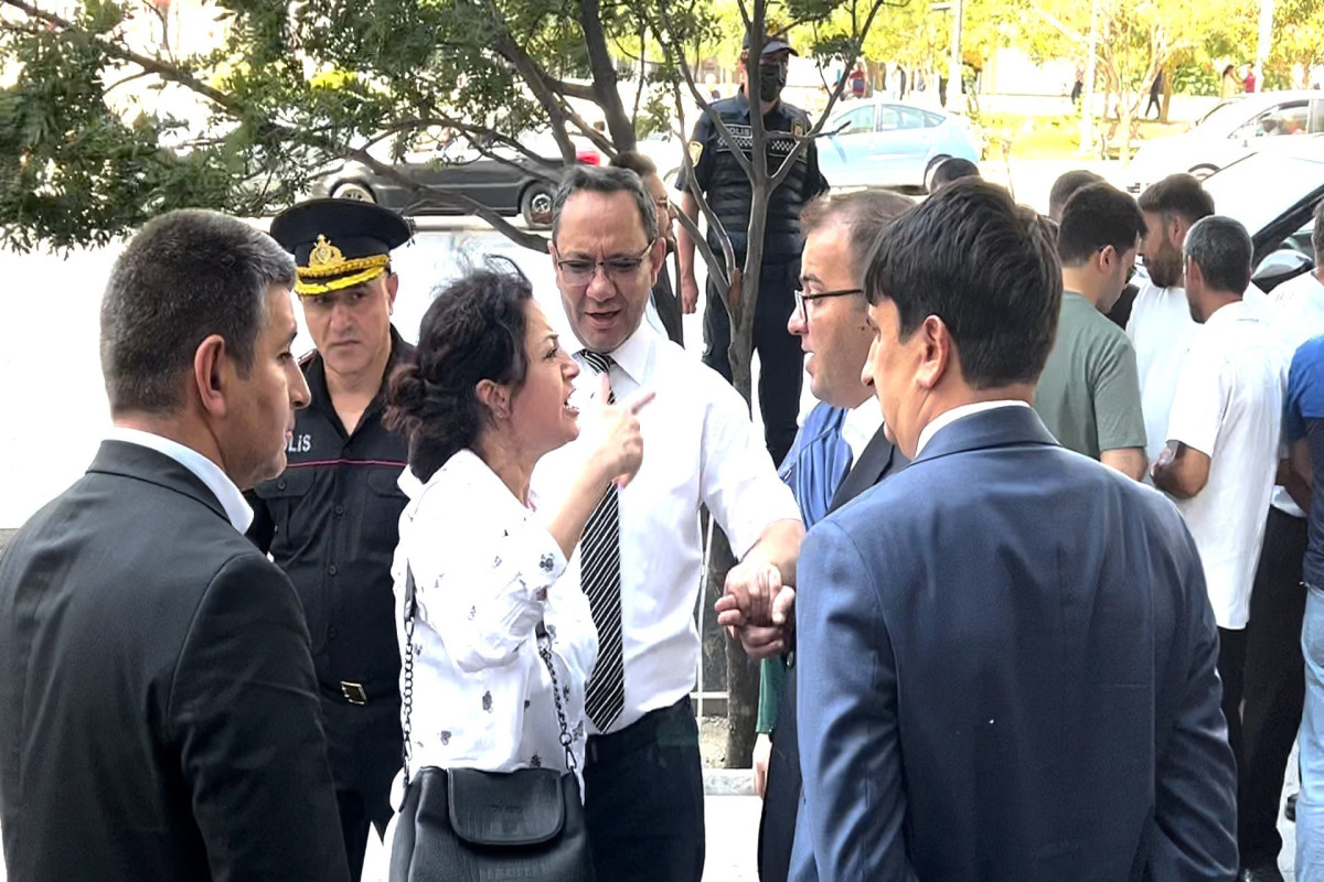 Gözdən əlillər nazirliyin qarşısında aksiya keçirdilər - FOTOLAR