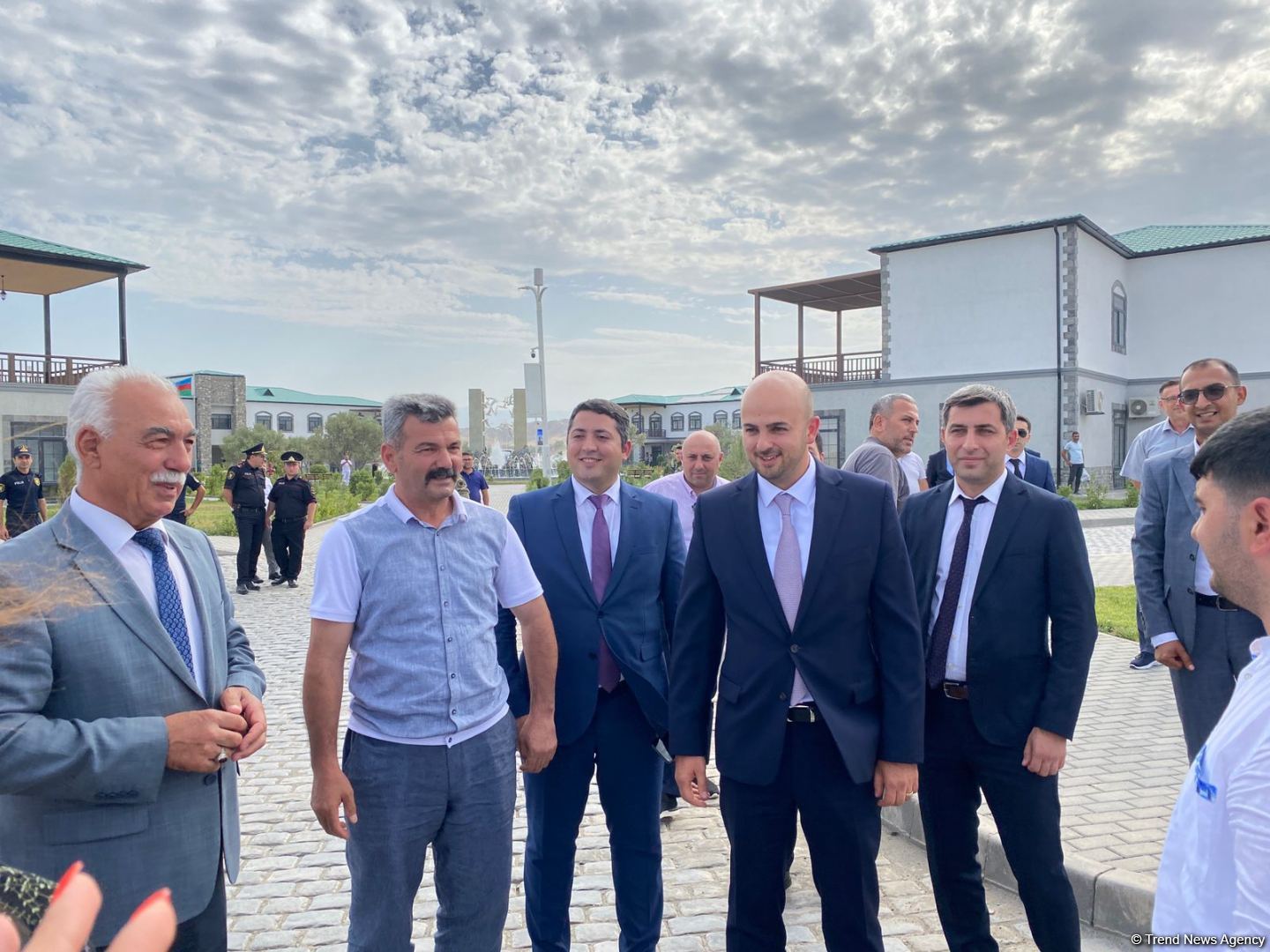 Bu gün Ağalıda 10 ailə evlərini təhvil aldı - FOTO