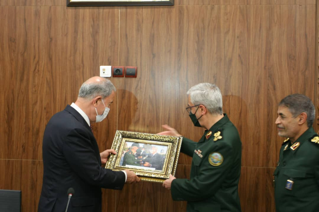 Hulusi Akar İranın Baş Qərargah rəisi ilə görüşdü