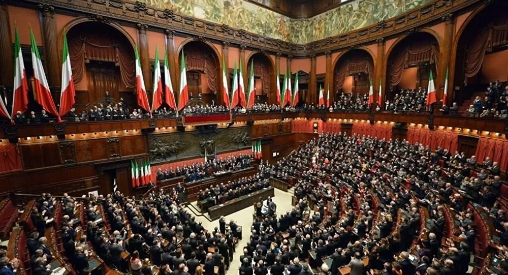 İtaliya parlamenti buraxıldı 