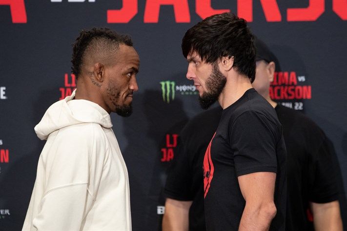 Tofiq Musayev rəqibini nakaut etdi