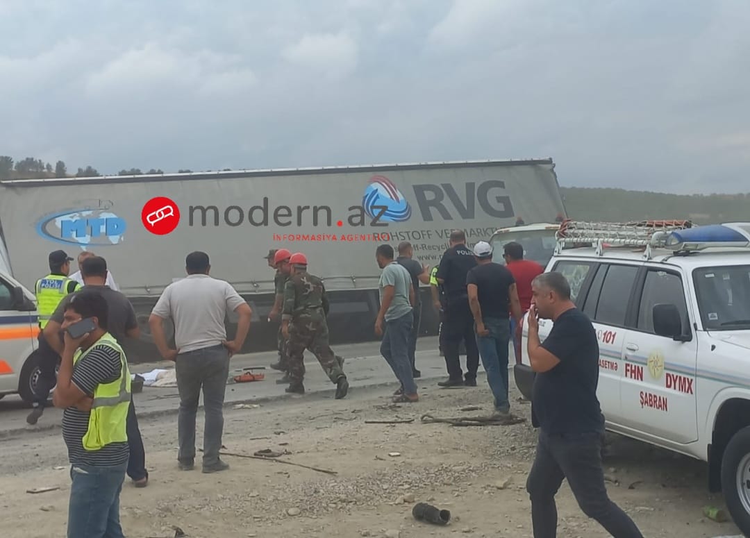 Quba yolunda ağır qəza - Ölənlər var - FOTO