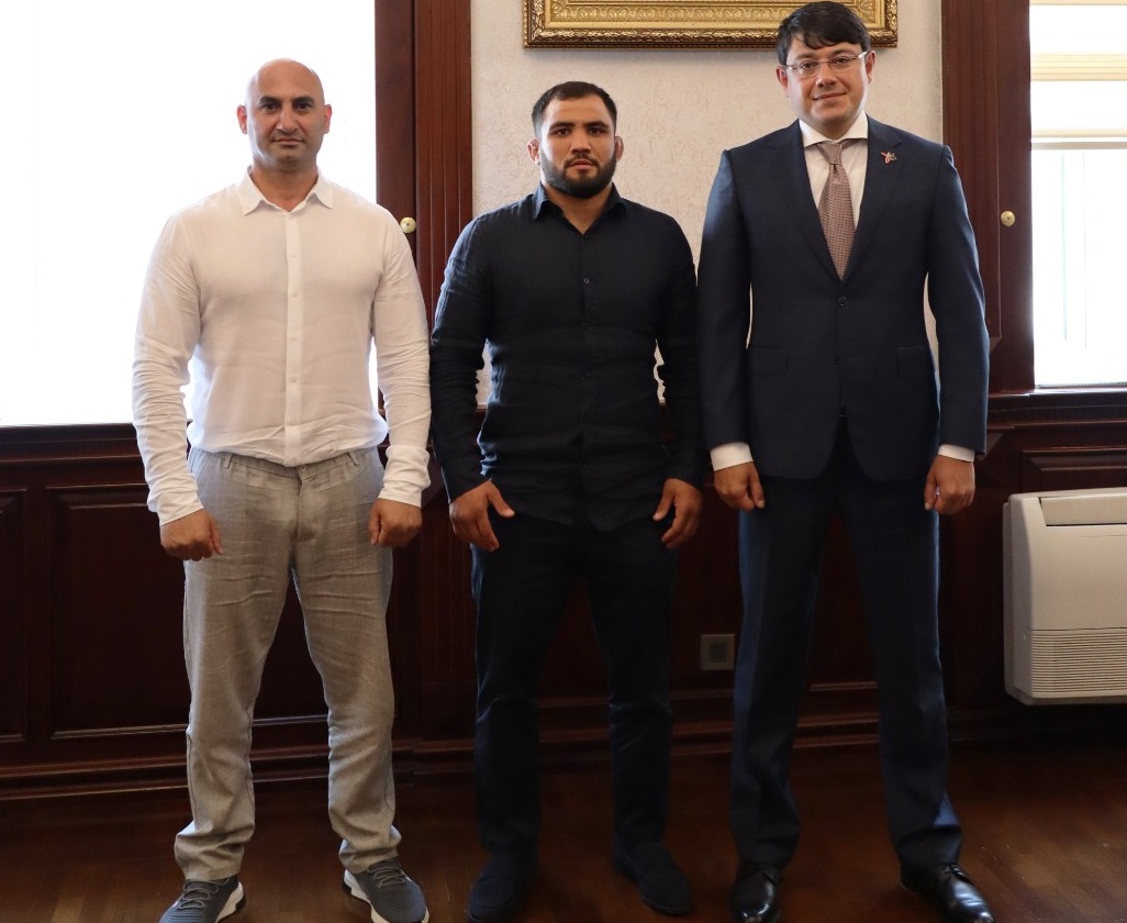 Fuad Muradov tanınmış idmançı ilə GÖRÜŞDÜ