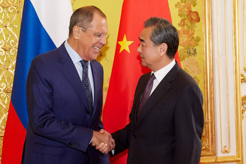 Lavrov çinli həmkarı ilə Ukraynanı müzakirə etdi 