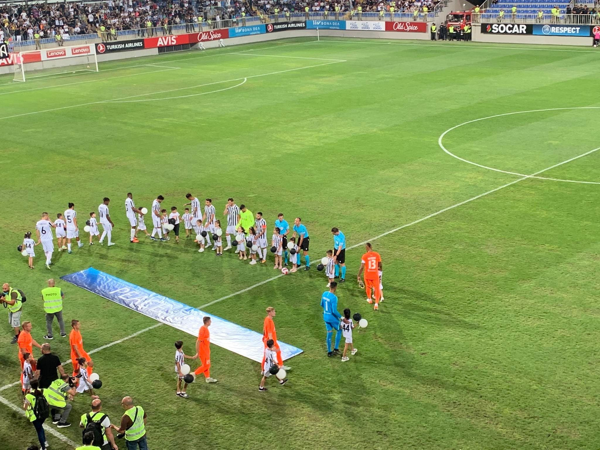 “Neftçi” meydana şəhid övladları ilə çıxdı