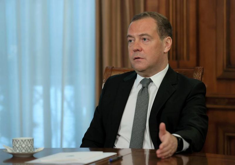 Rusiya Finlandiya və İsveçə cavab verəcək - Medvedev