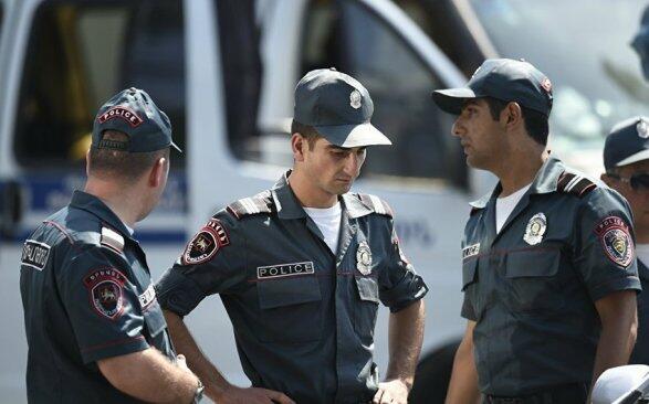 Ermənistanda atışma - Yaralılar var