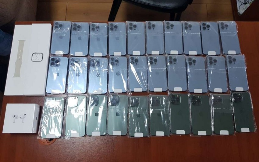 Bakı aeroportunda “İphone 13” əməliyyatı - VİDEO