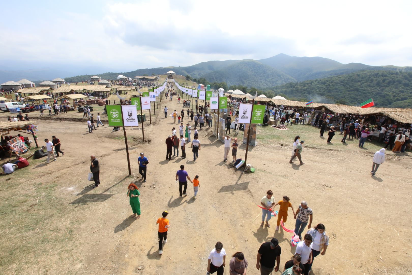 Festivaldan qayıdan jurnalistlər köməksiz qaldı