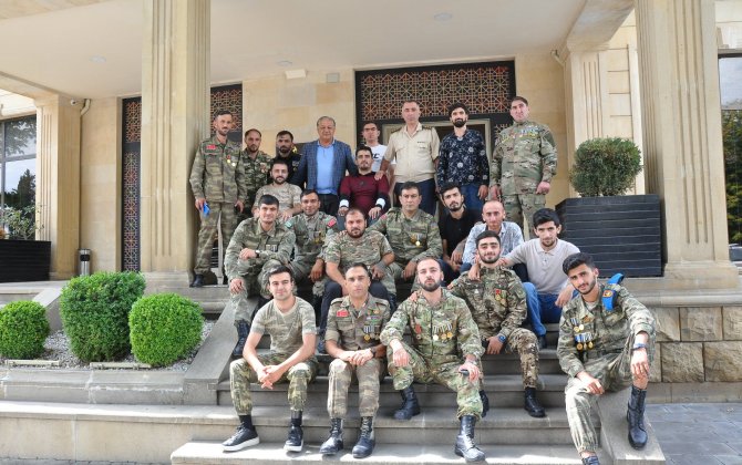 Deputat qazilərlə görüşdü - FOTO