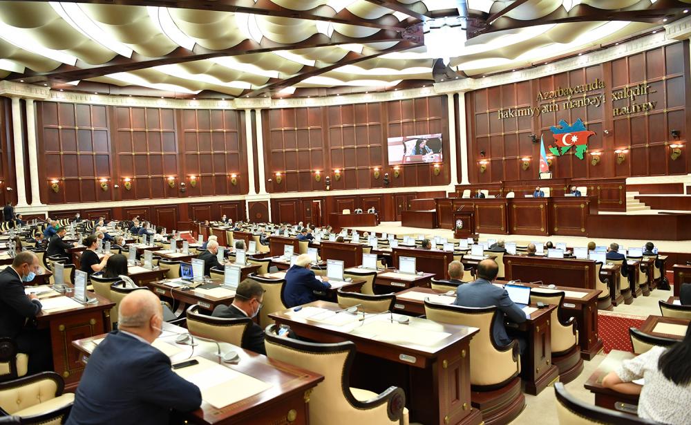 Deputatların maaşı nə qədər artıb? – Komitə sədri açıqladı
