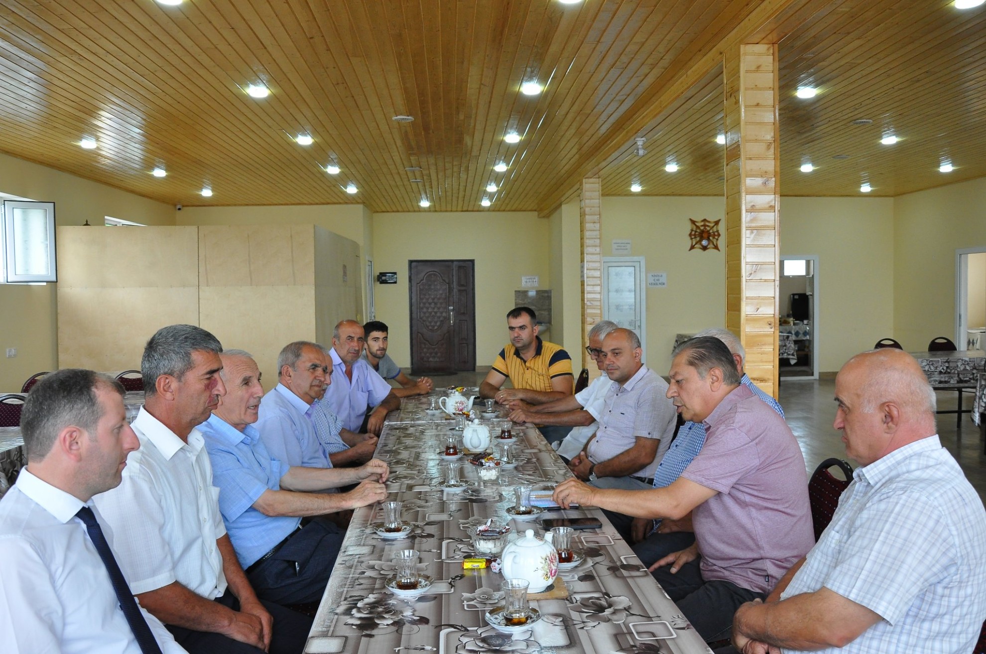 Vərəzət kəndində deputatla görüş