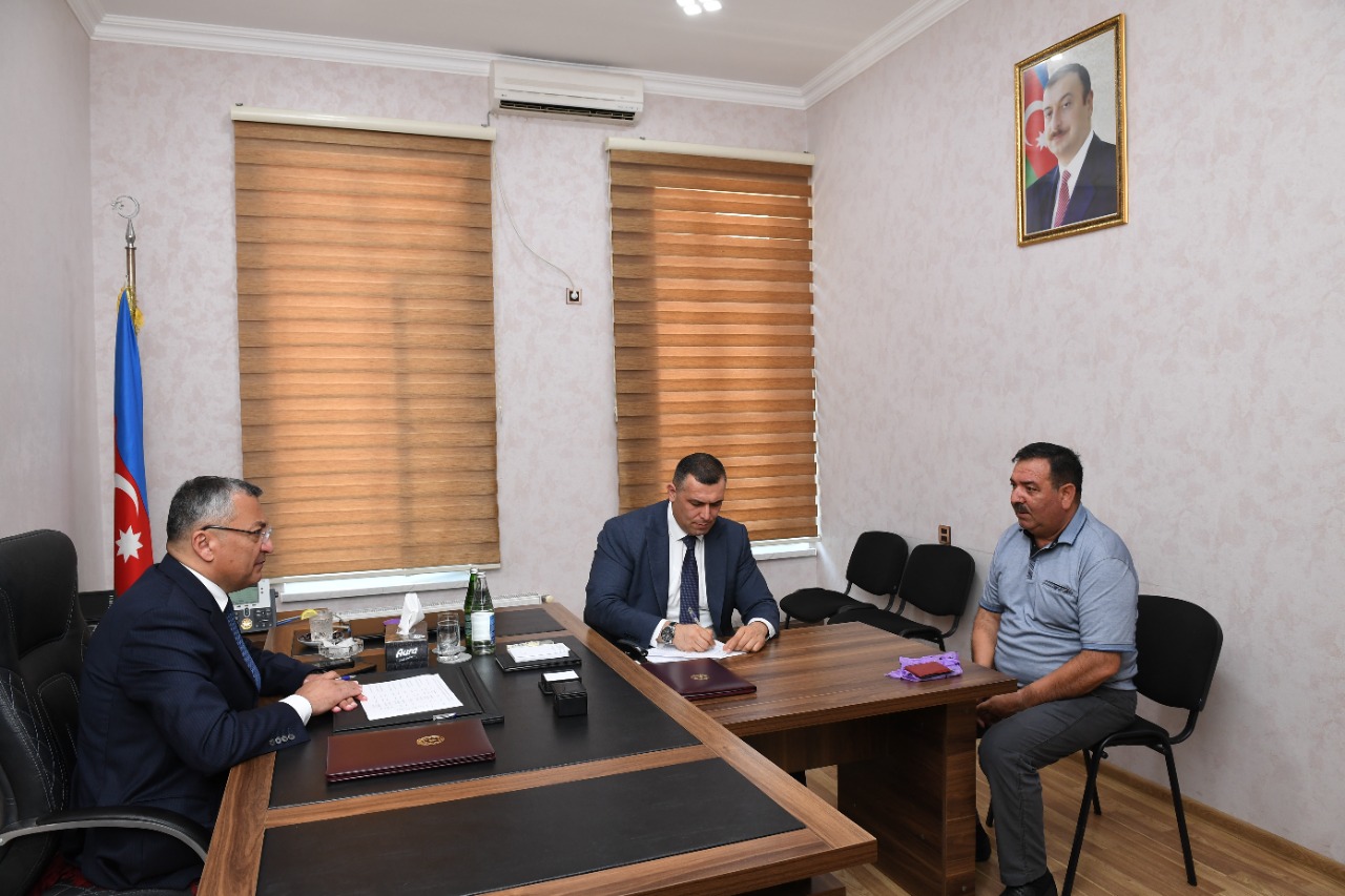 Dövlət Komitəsinin sədri vətəndaşları qəbul edib