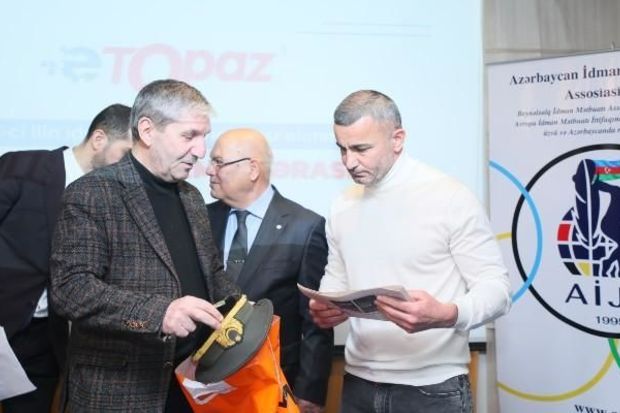 Qurban Qurbanov şəhid atalarını oyuna dəvət etdi