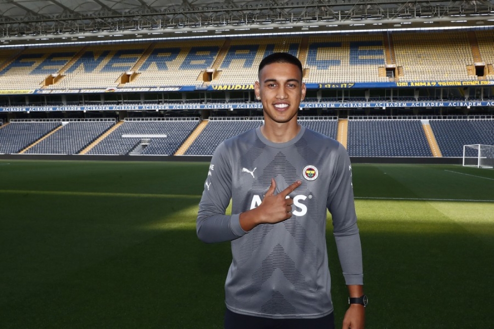 “Fənərbaxça” heyətini yeni futbolçu ilə gücləndirdi