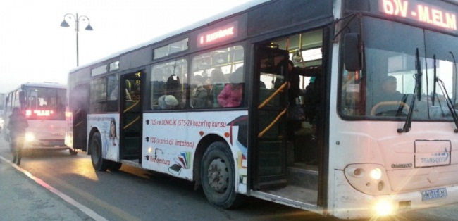 Avtobuslar tıxacda qalıb