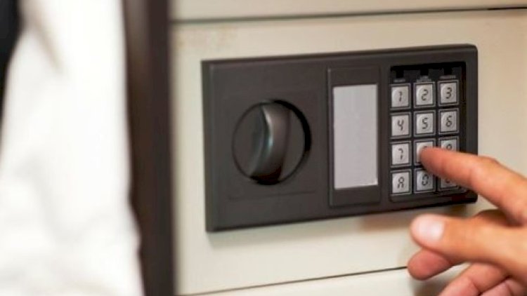 Bakıda seyfdən 46 min OĞURLANDI
