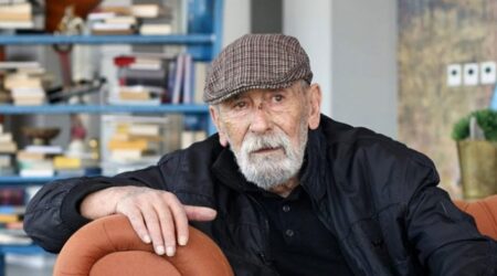 Əfsanəvi müğənni: Putin Stalinin pərəstişkarıdır 