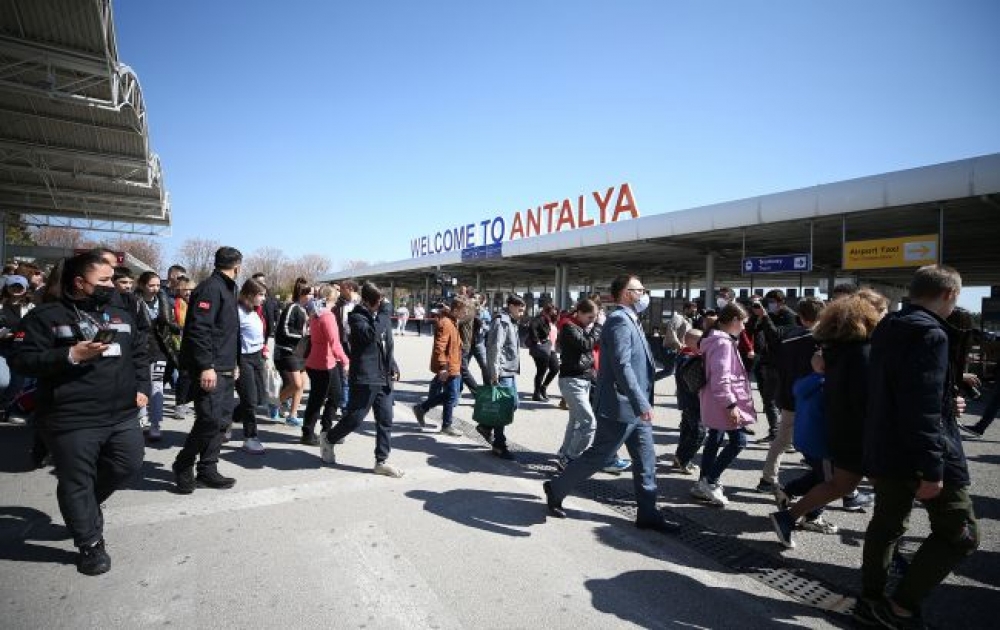 220 mindən çox ukraynalı Türkiyəyə sığınıb