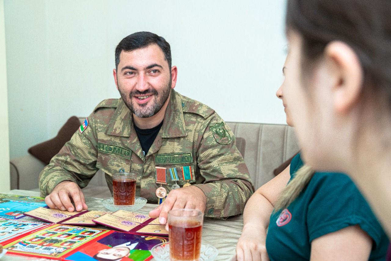 4 medallı qaziyə ev verildi - FOTOLAR