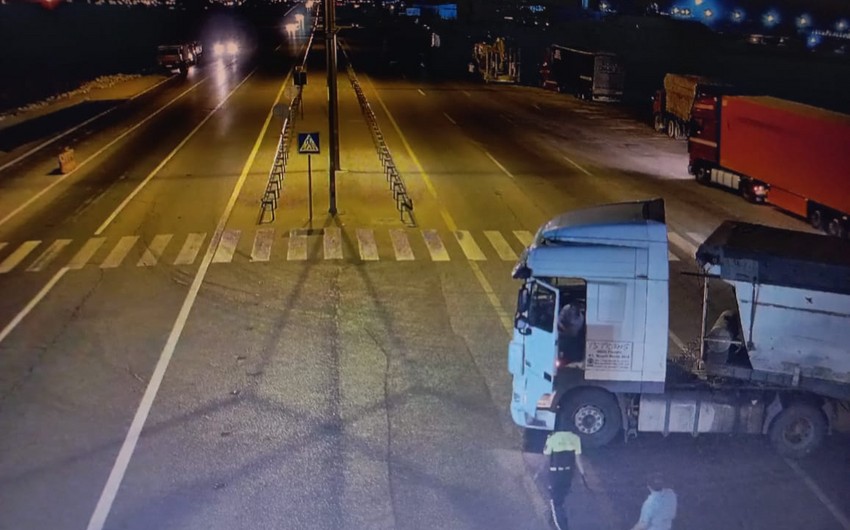 Yolu bağlamağa çalışan TIR sürücüsü HƏBS EDİLDİ