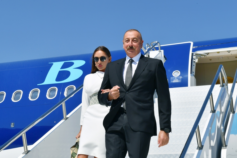 İlham Əliyev birinci xanımla Türkiyəyə getdi - FOTO