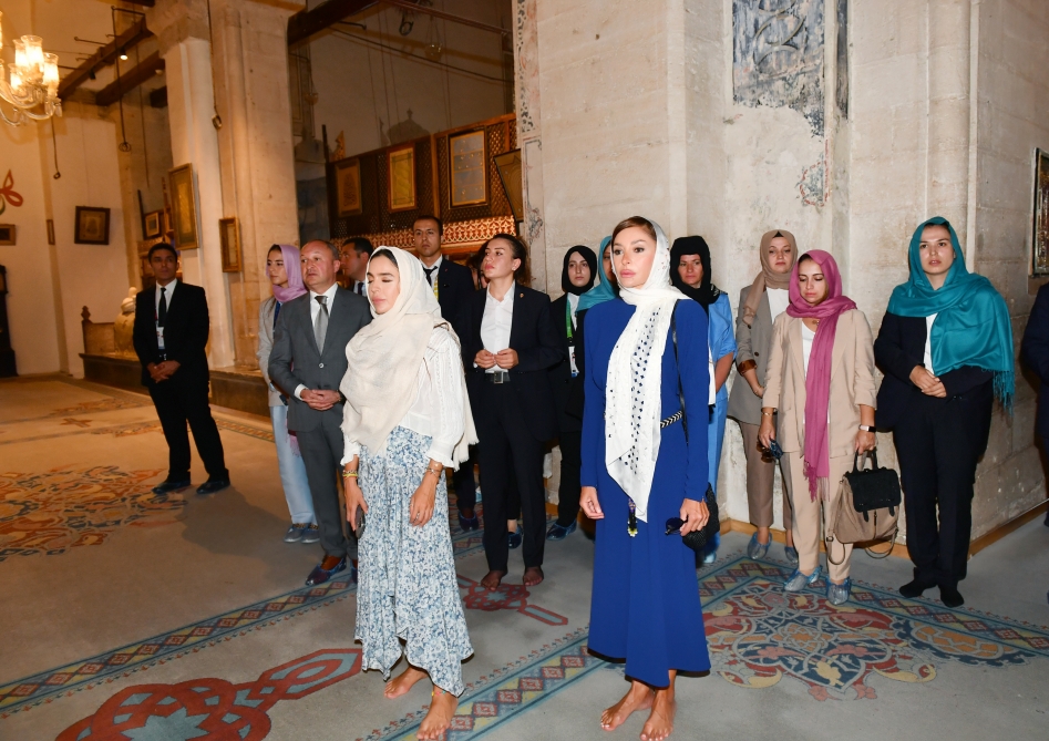 Birinci xanım və qızı Mövlanə muzeyində - FOTOLAR