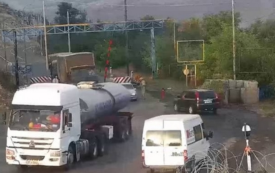 İrandan Ermənistana qanunsuz yolla yanacaq daşınır