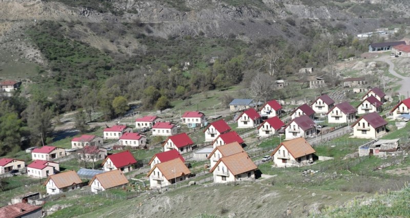 Laçındakı ermənilər: “Müsəlmanlar erməni evlərində yaşamazlar, onları yandırmaq mənasızdır”