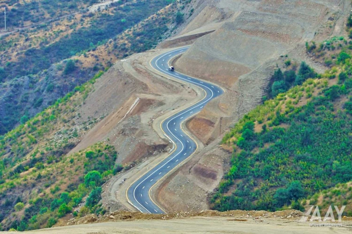 Laçından yan keçən yeni yol hazırdır - FOTOLAR