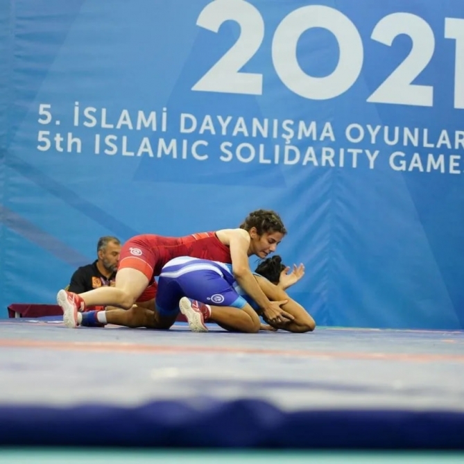 İslamiada: Daha üç güləşçimiz finalda