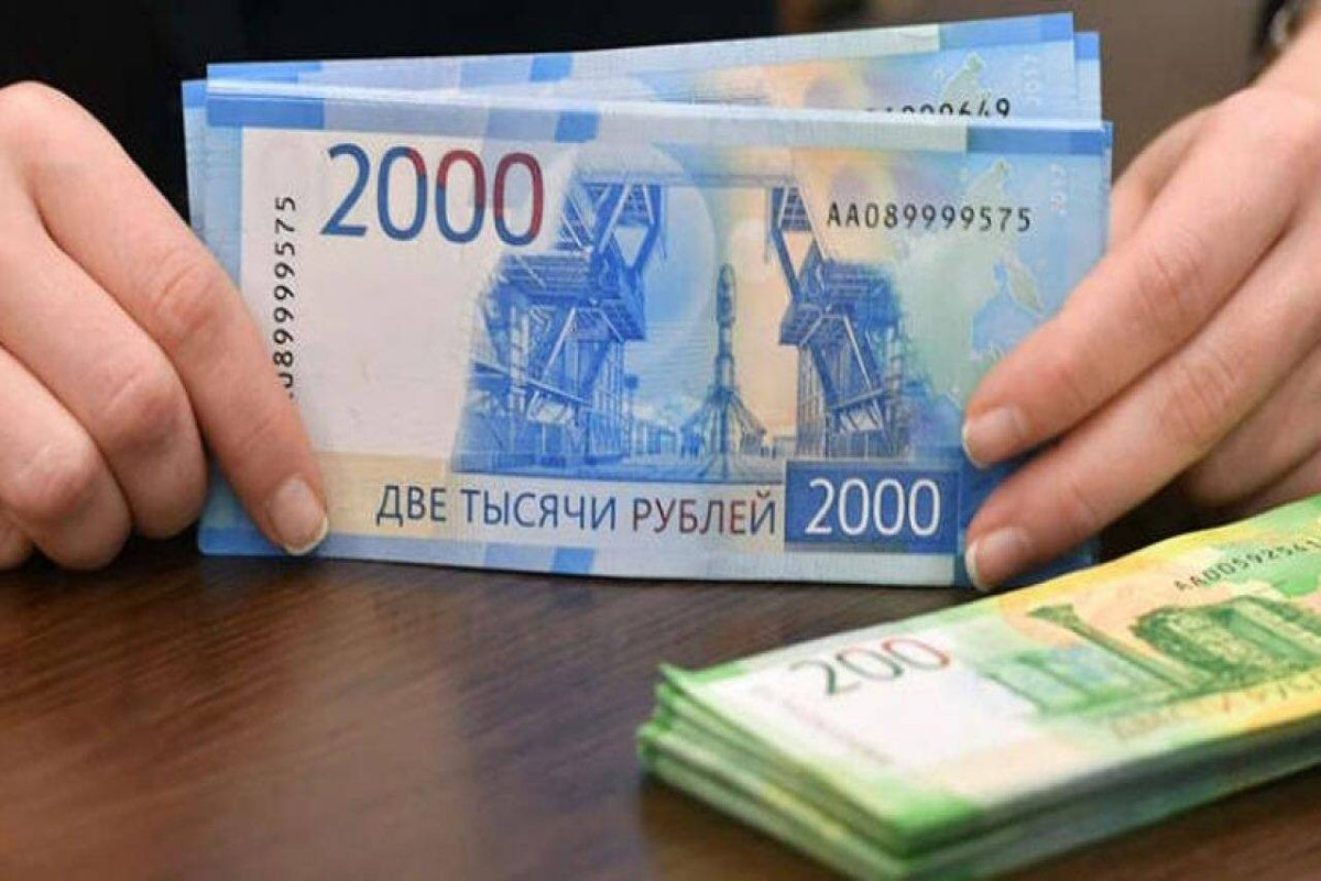 Ruslar milyardlarla dolları ölkədən çıxarır