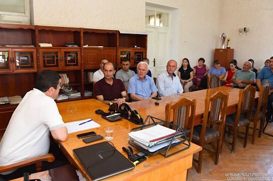 Arayik Qarabağ ermənilərini silahlandırmaqdan danışdı