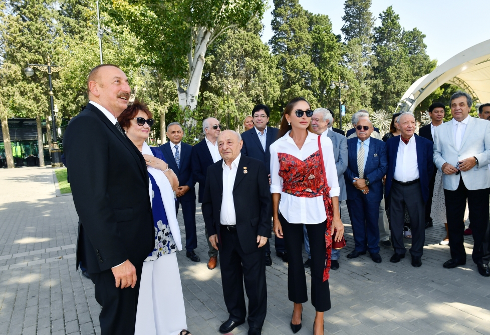 Maqomayevin abidəsinin açılışından FOTOREPORTAJ