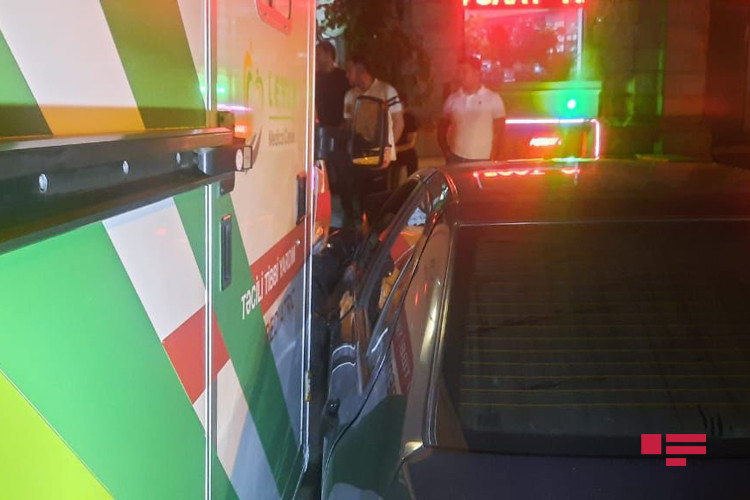 Bakıda ambulans qəzaya düşdü - FOTO