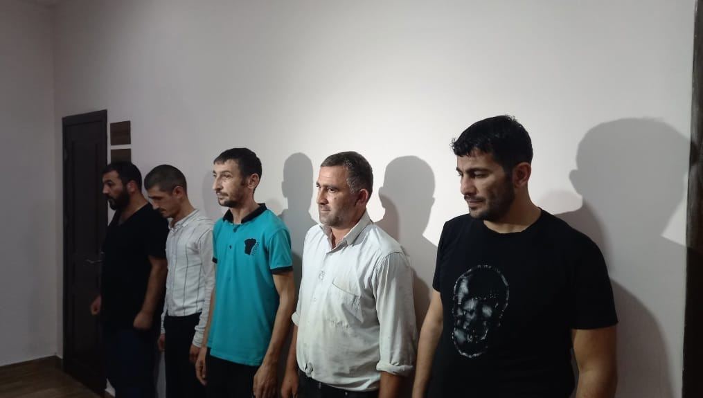 Yaşlı qadına qarşı quldurluq edən dəstə tutuldu