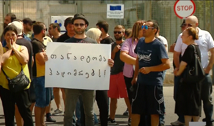 Gürcüstanda məhbus ailələri etiraza qalxdı