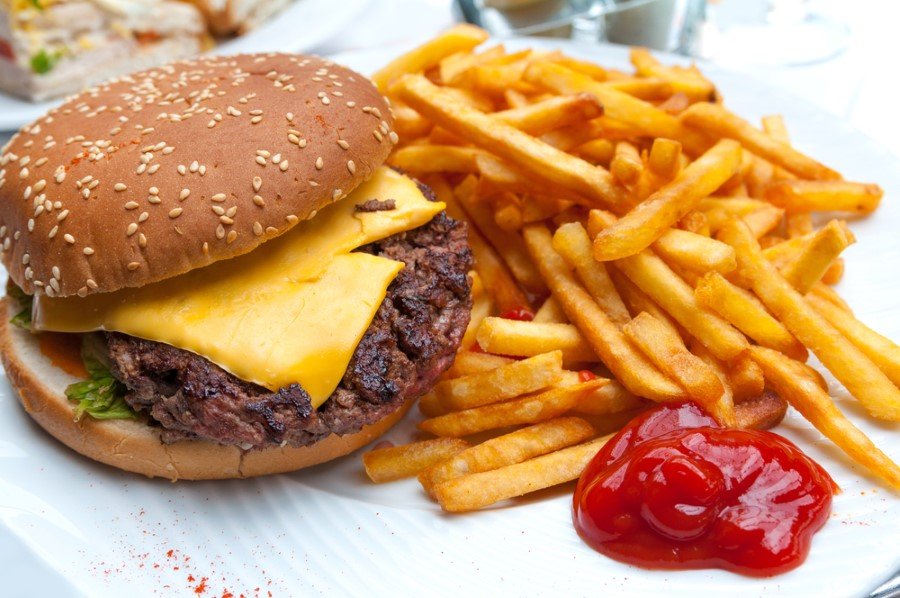 “Fast food”, qazlı sular və enerji içkilərinin FƏSADLARI
