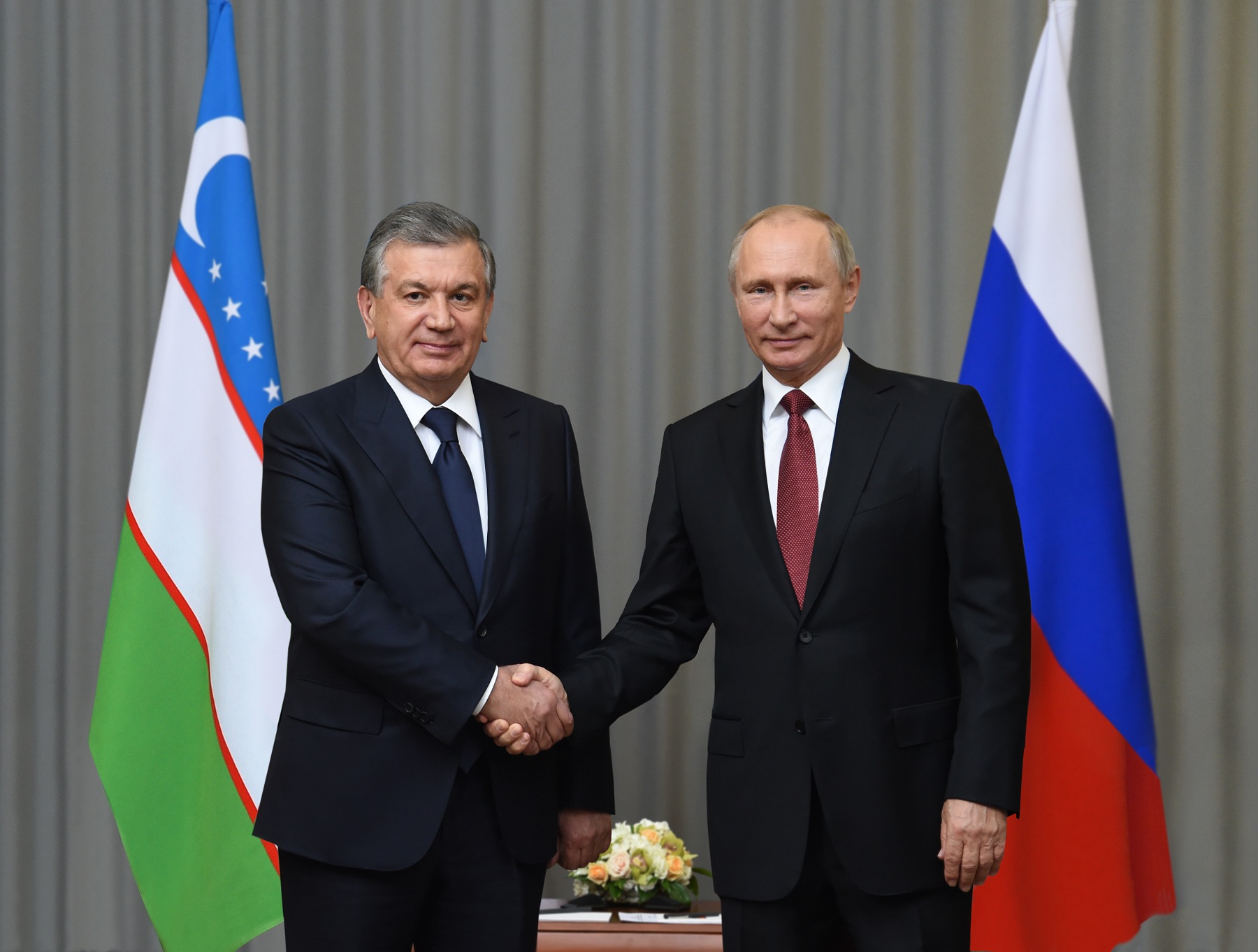 Putin Özbəkistan prezidentinə zəng etdi