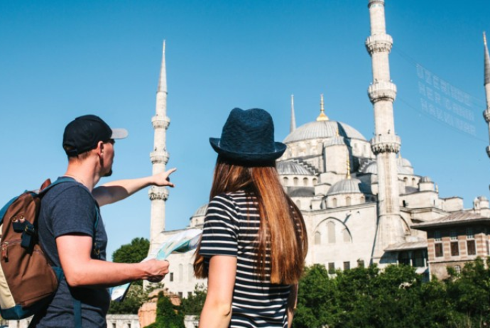 Türkiyəyə turist axını iki dəfədən çox artıb