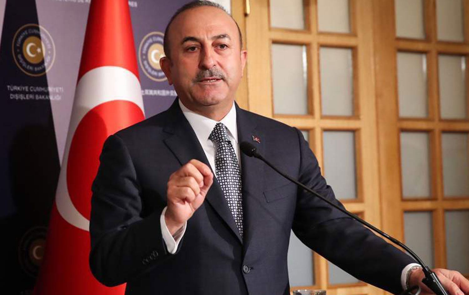 Çavuşoğlu ermənilərin Laçını yandırmasından DANIŞDI