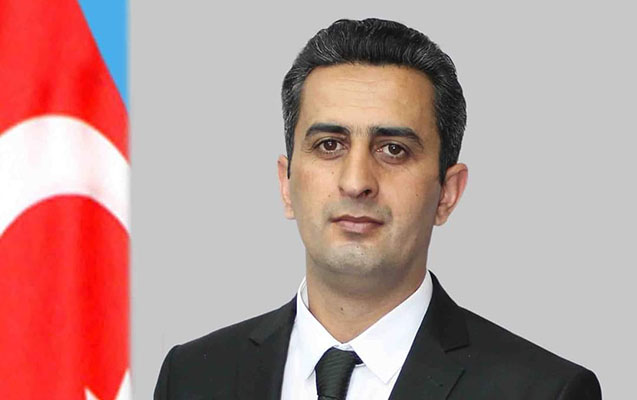 Azərbaycanda vəzifəli şəxs xanımına görə istefa verdi