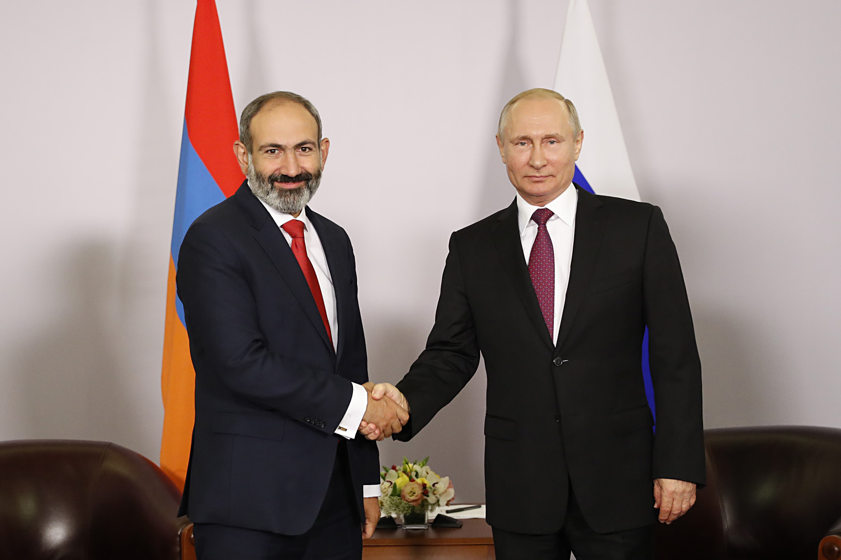 Putin Paşinyanla Qarabağı müzakirə etdi