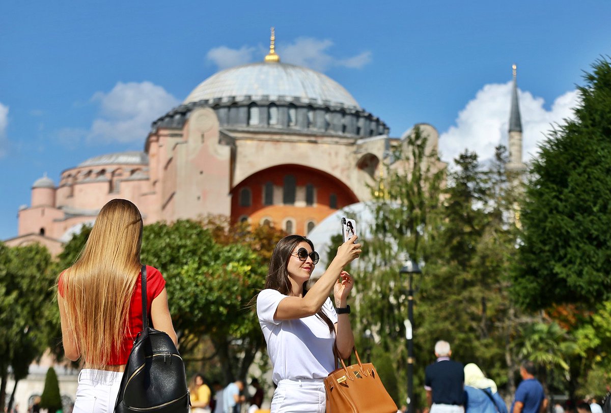 Hər üç turistdən biri İstanbulu seçir - 10 illik rekord