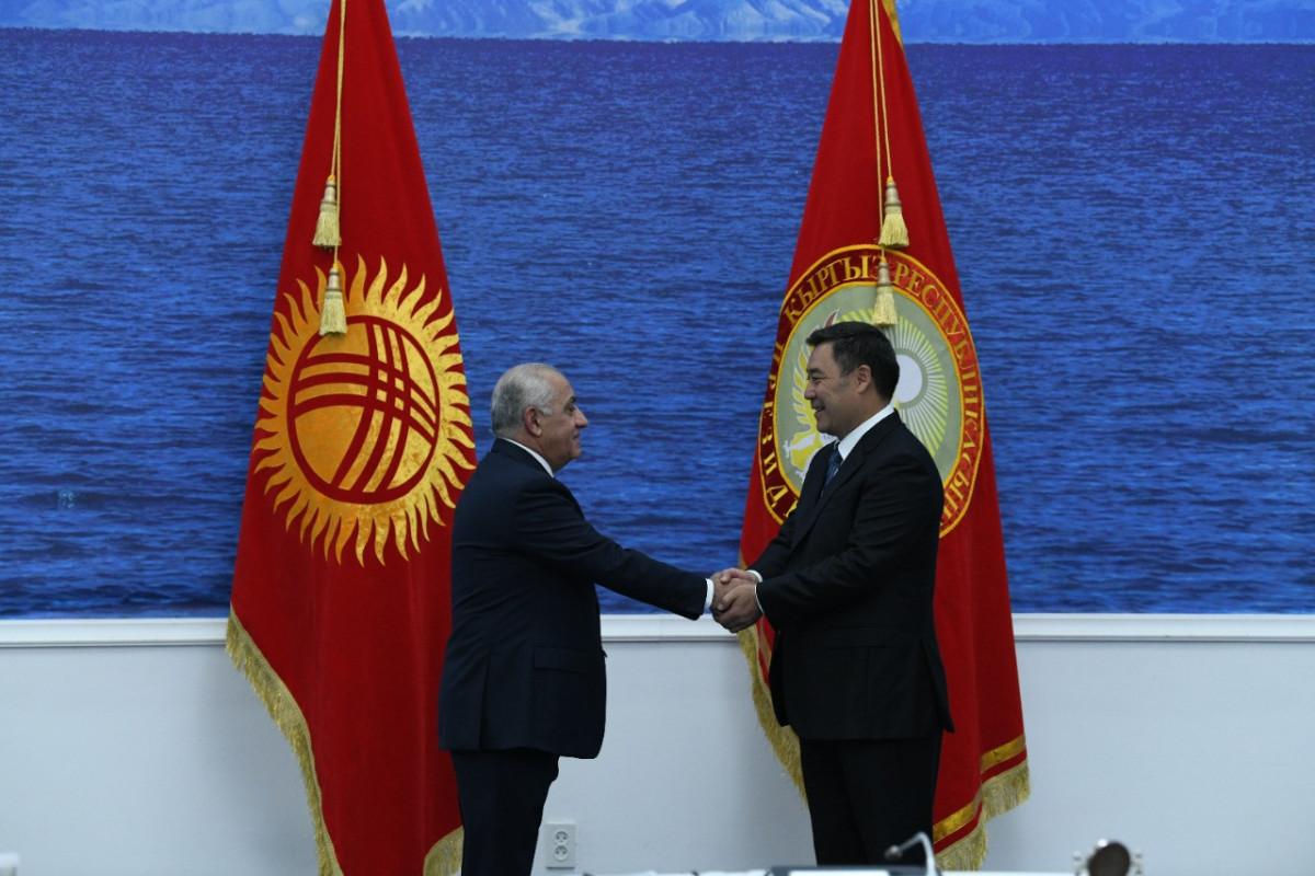 Əli Əsədov Qırğızıstan Prezidenti ilə görüşdü