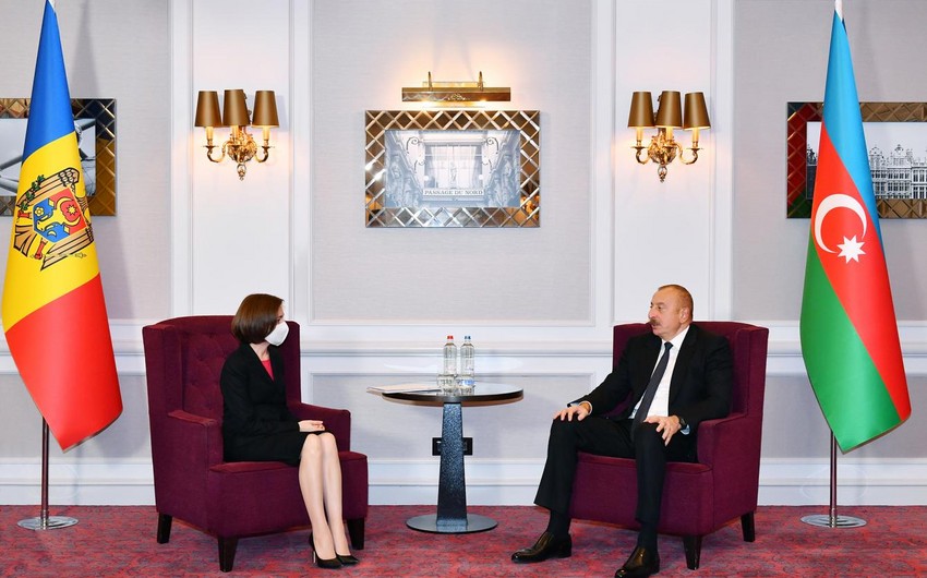 Prezident moldovalı həmkarını təbrik etdi
