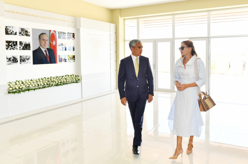 Mehriban Əliyeva məktəb və bağça açılışında - FOTOLAR