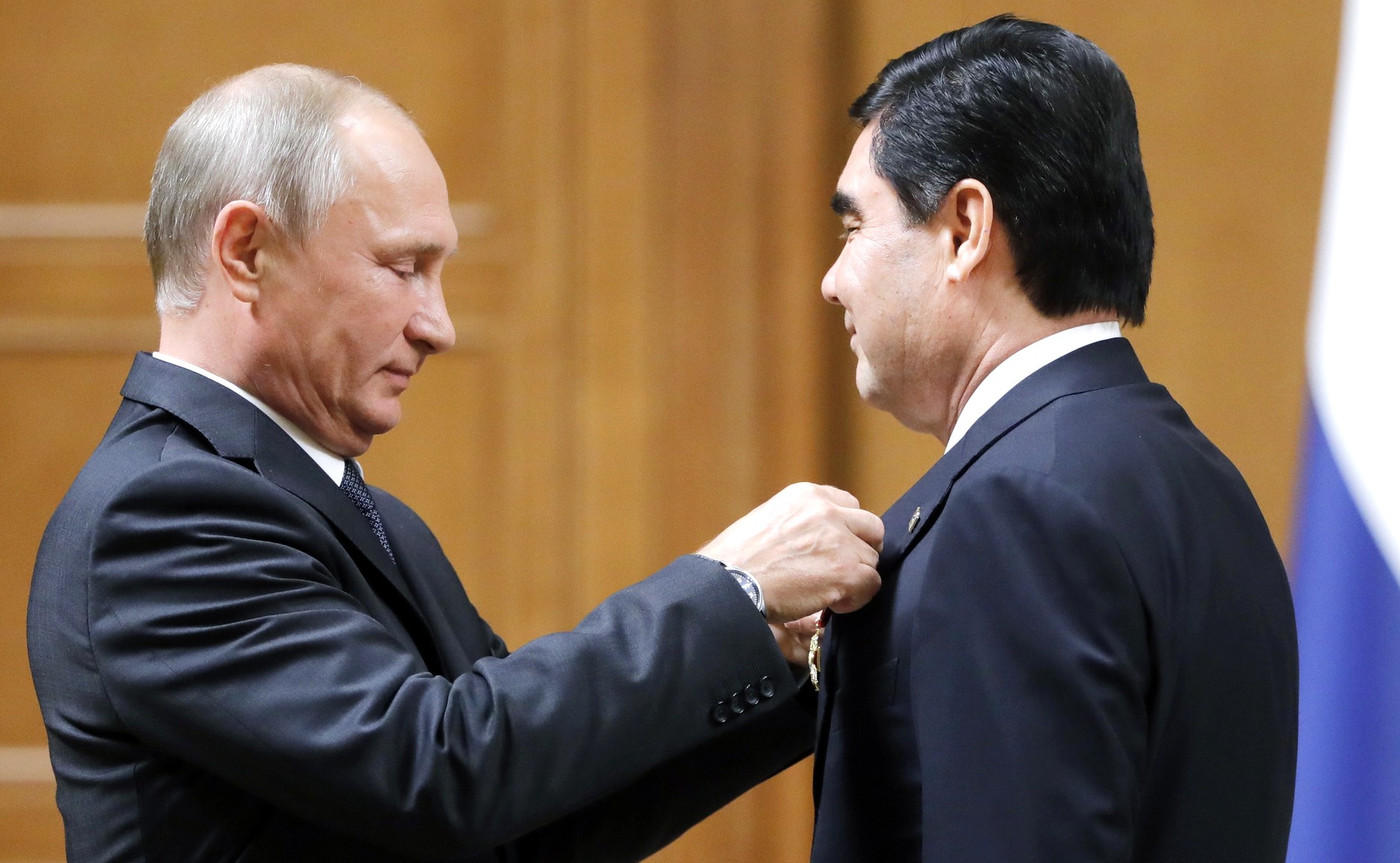 Putin Berdiməhəmmədovu ordenlə təltif etdi