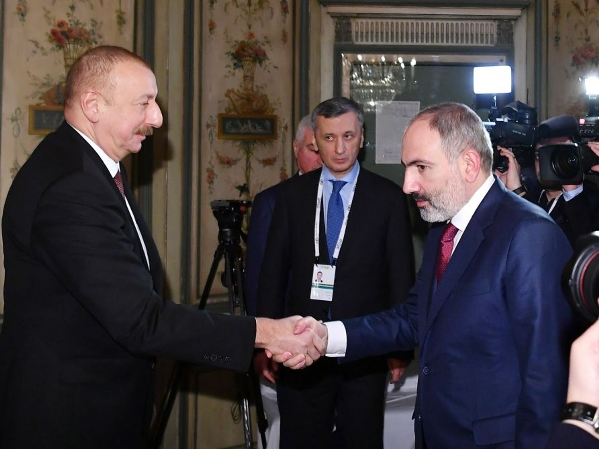 İlham Əliyev Paşinyanla bu məsələləri müzakirə edəcək