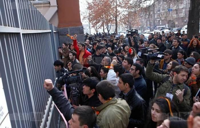 Paşinyana qarşı yenidən etiraz aksiyaları başlayır